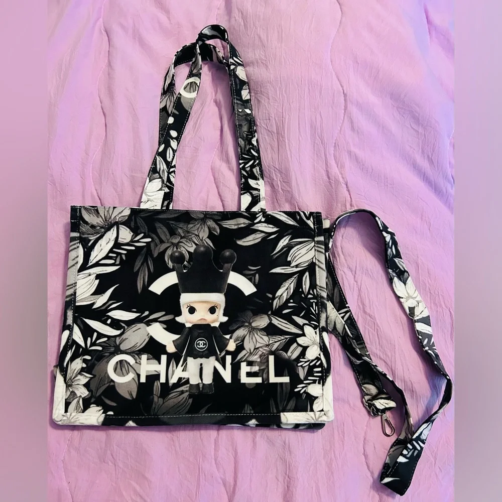 Molly Chanel Tote - Picture 5 of 5
